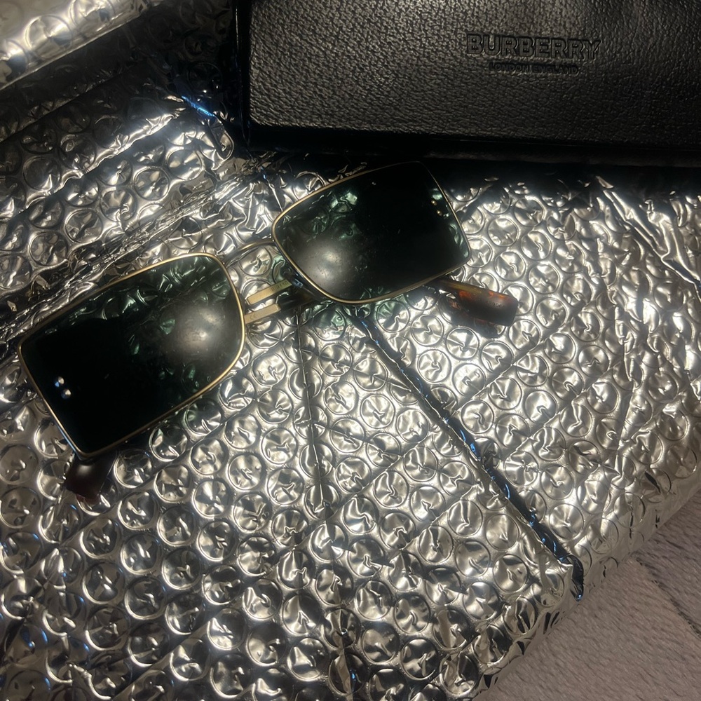 Burberry Men's Rectangular Frame Aviator Sunglasses - Gold - 9/10 Condition